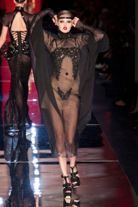 Показ эротического белья