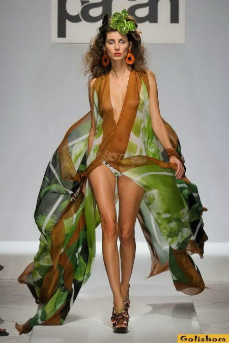 Модель засветилась на показе