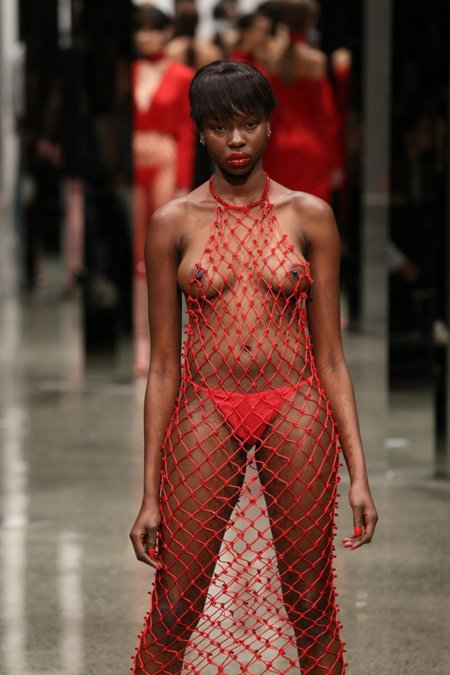 Показ голых