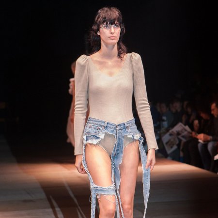 Модные джинсы