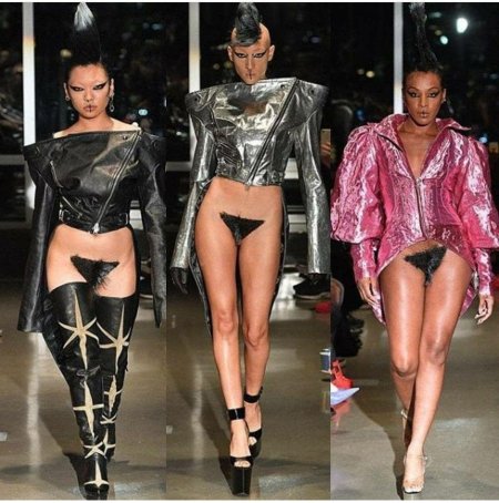 Откровенный показ мод