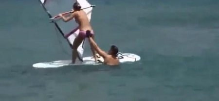 Девушка на виндсерфинг