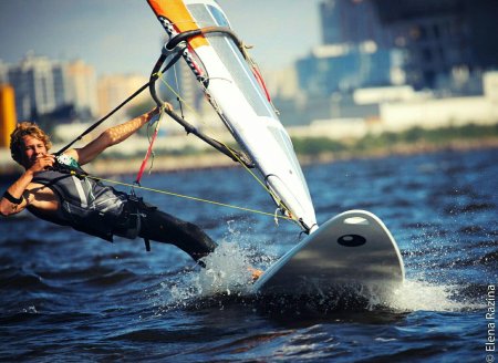 Камберный парус для виндсерфинга