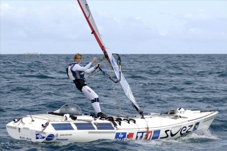 Парус от виндсерфинга на катамаран