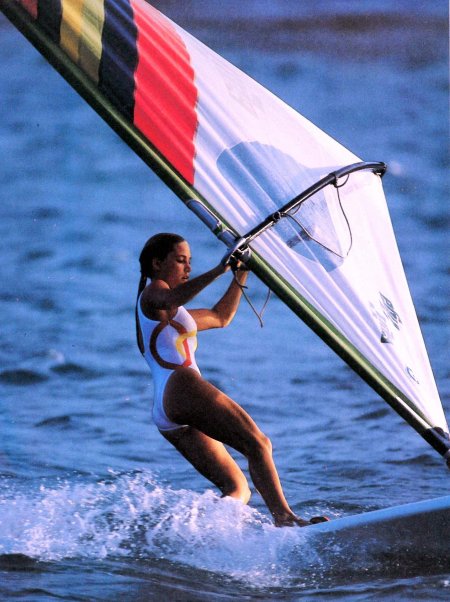 Девушка на виндсерфинг
