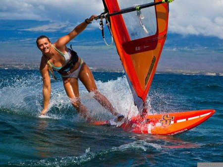 Девушка на виндсерфинг