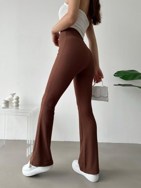 Коричневые брюки клеш