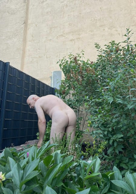 The naked gardener
