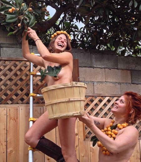 День голого садовода