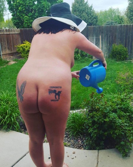 День голого садовода