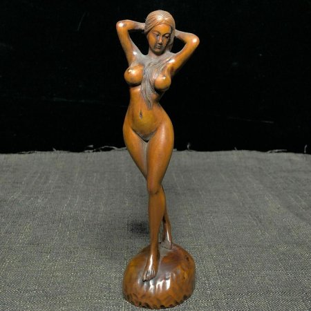 Скульптура девушки