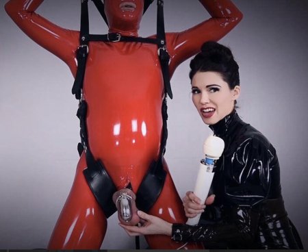Женщина в латексе