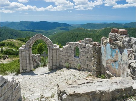 Гора грозовые ворота геленджик