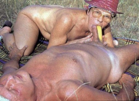 Бабка с огурцами