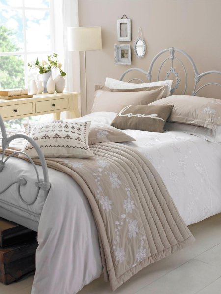 Интерьер спальной