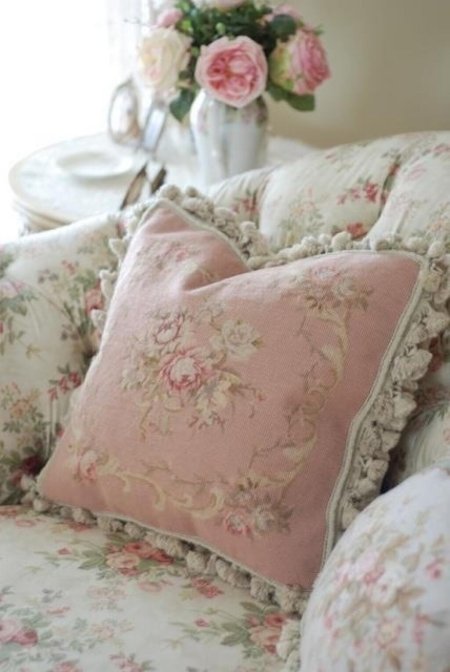 Подушки в стиле шебби шик и прованс
