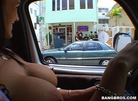 Кармелла бинг public flashing