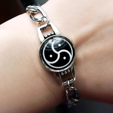 Трискель бдсм