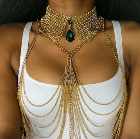 Стильное украшение на шею