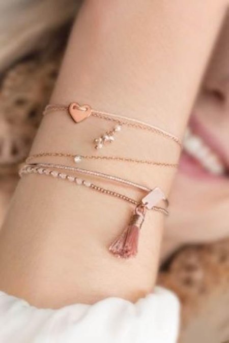 Розовый браслет