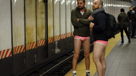 No pants subway ride москва