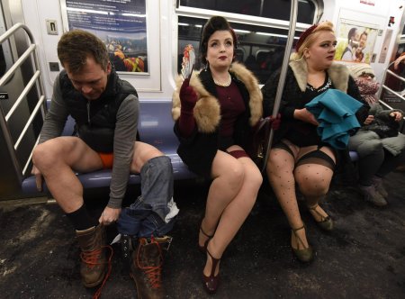 No pants subway ride москва