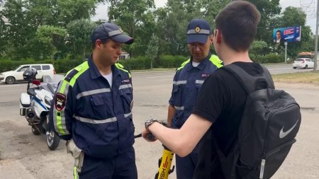 Сотрудники гибдд