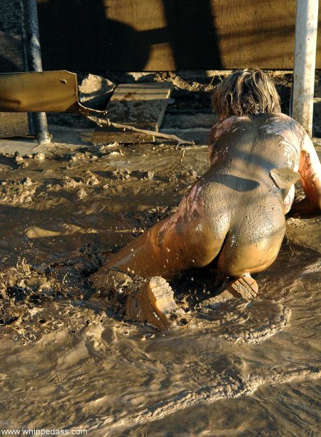 Женская борьба в грязи