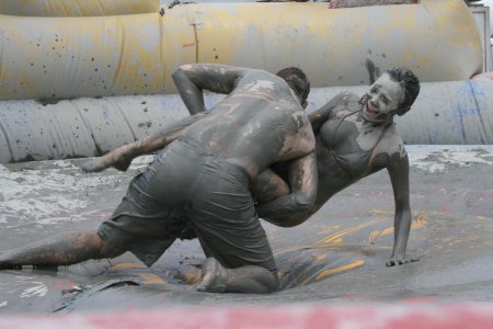 Фестиваль морской грязи boryeong mud festival