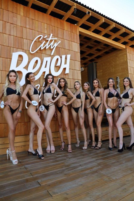 Дефиле в купальниках на конкурсе красоты мисс мира