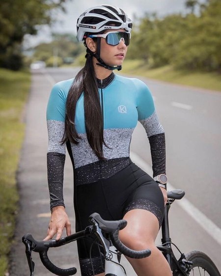 Костюм с велосипедами женский