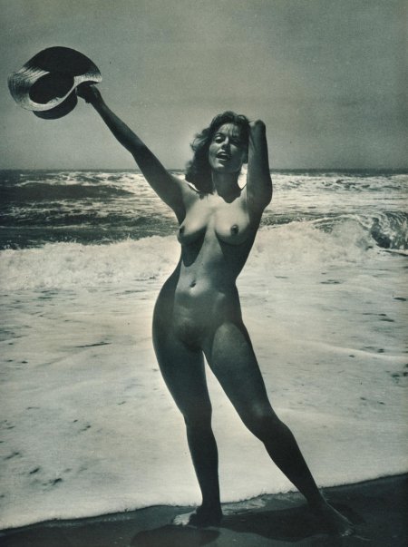 Красивые голые нудистки ретро