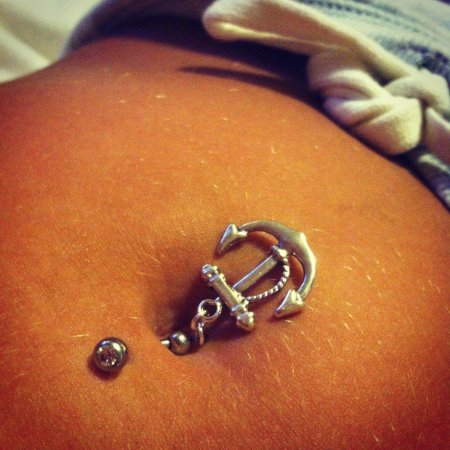 Джессика альба пирсинг пупка