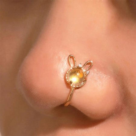 Пирсинг в нос бабочка