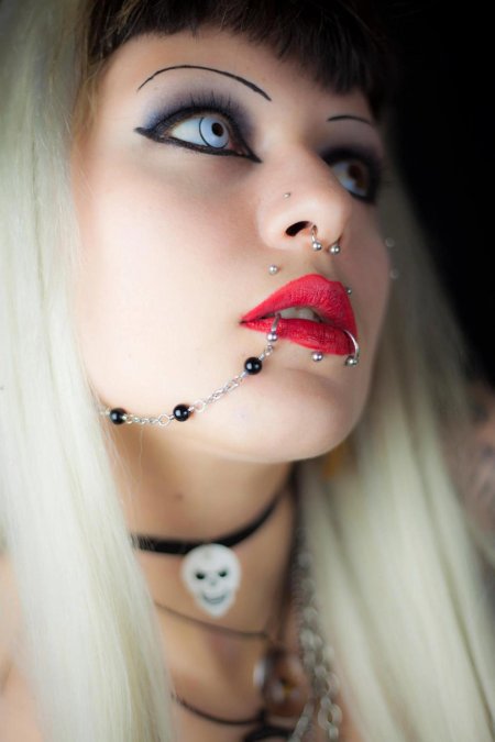 Пирсинг с цепочкой