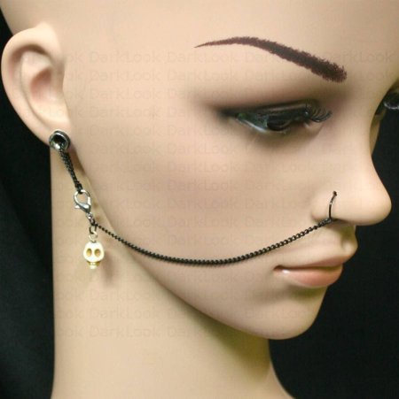 Прокол носа с цепочкой