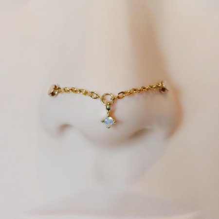 Пирсинг с цепочкой