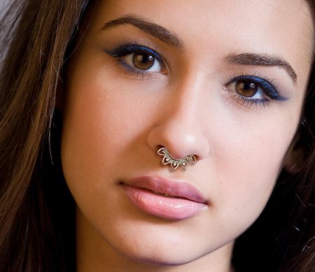 Прокол носа септум