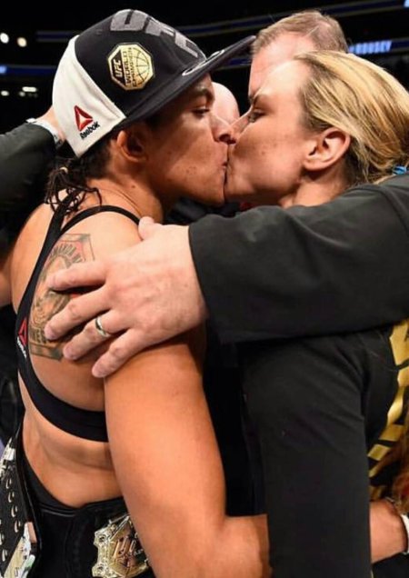 Женщины бойцы ufc