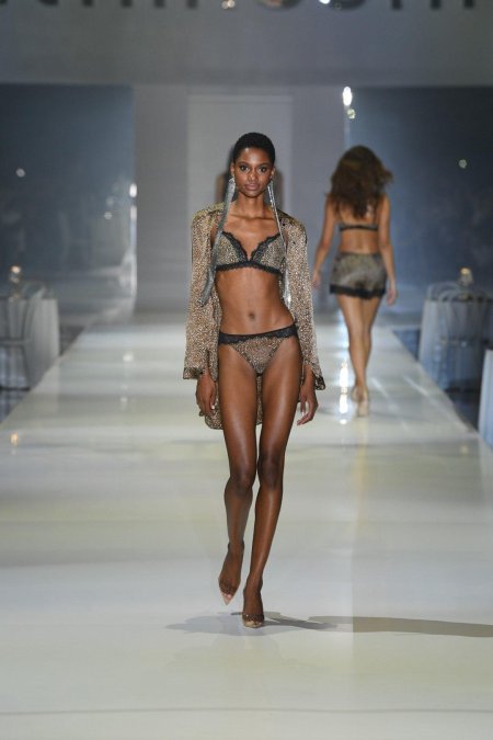 Ирина шейк на подиуме