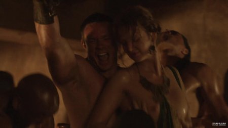 Спартак кровь и песок сериал постельные сцены