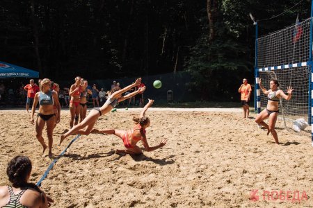 Женский пляжный гандбол