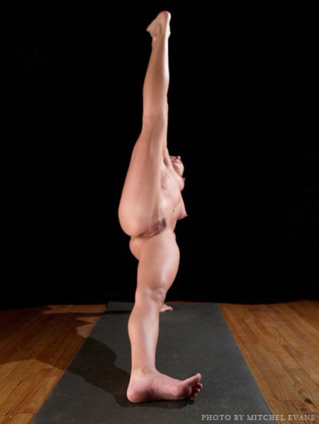 Танцы голых женщин