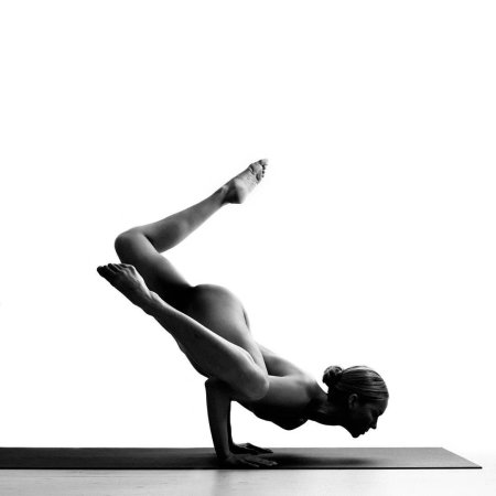 Йога голышом