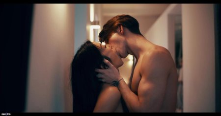 Страстный поцелуй