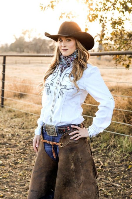 Стиле «cowgirl»