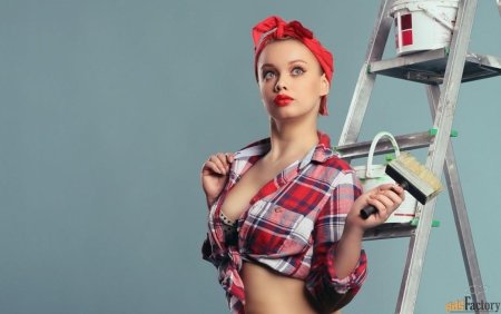 Девушка маляр