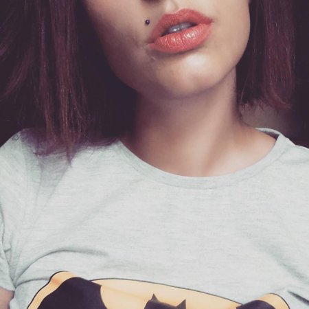 Пирсинг над губой у девушек