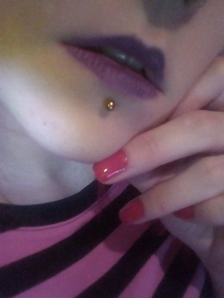 Прокол губы вертикальный лабрет