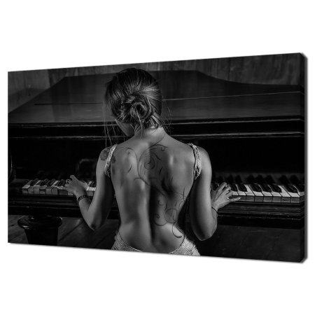 Девушка на пианино